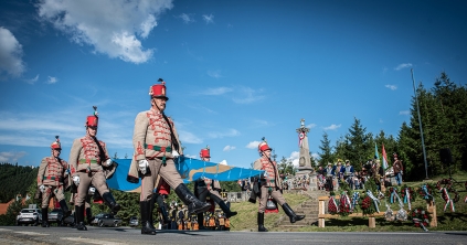 Főhajtás a honvédek sírjainál